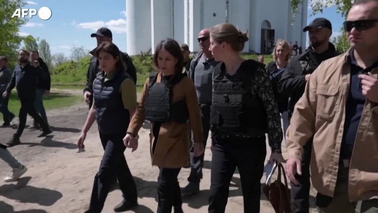 Baerbock a Kiev, che saluta la "svolta di Berlino"