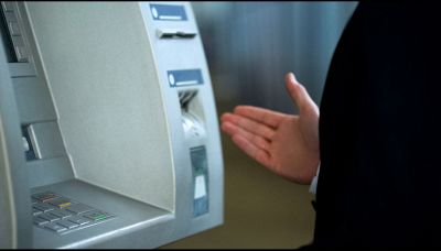 Cosa fare se il bancomat ti mangia la carta