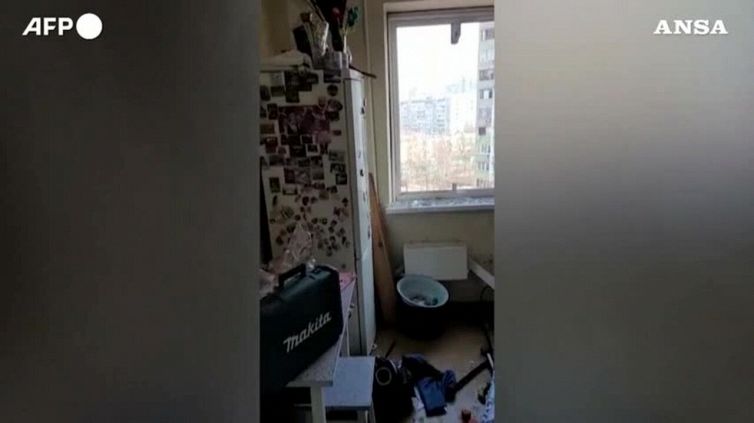 Ucraina, residente a Kiev torna a casa dopo due mesi: ma l'appartamento è distrutto