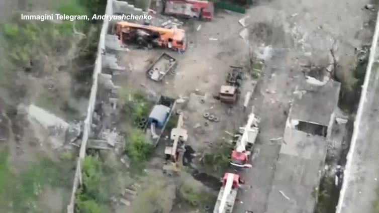 Mariupol, continuano i combattimenti nell'acciaieria Azovstal