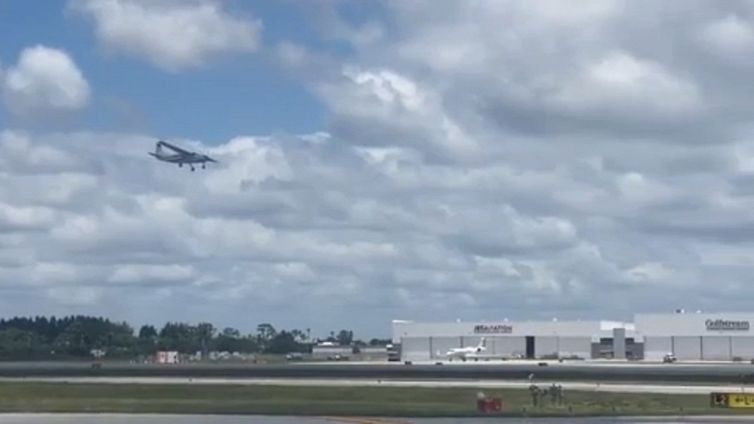 Il pilota sviene, il passeggero fa atterrare l'aereo. Le incredibili immagini