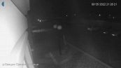 Il momento in cui un missile colpisce il centro commerciale di Odessa