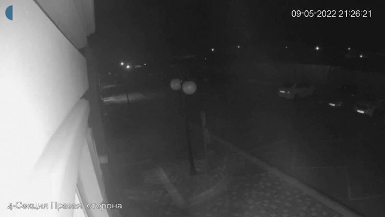 Il momento in cui un missile colpisce il centro commerciale di Odessa
