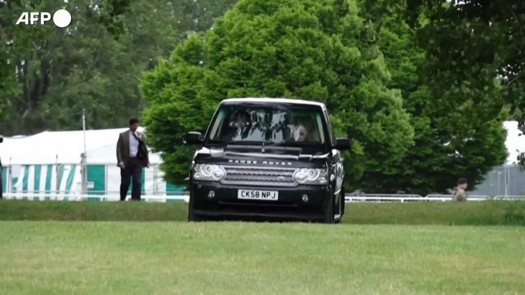 Regno Unito, prima uscita della Regina dopo il forfait in Parlamento