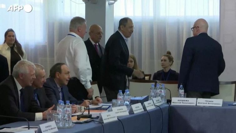 Ucraina, Lavrov: "Guerra ibrida totale dell'Occidente contro la Russia"