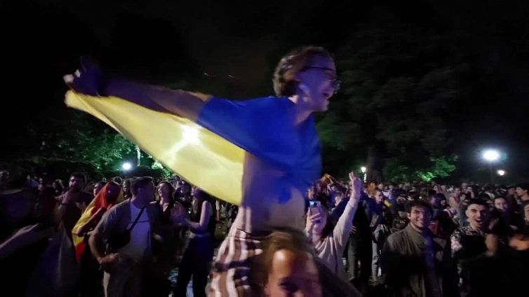 Torino, i festeggiamenti all'Eurovision village per la vittoria dell'Ucraina