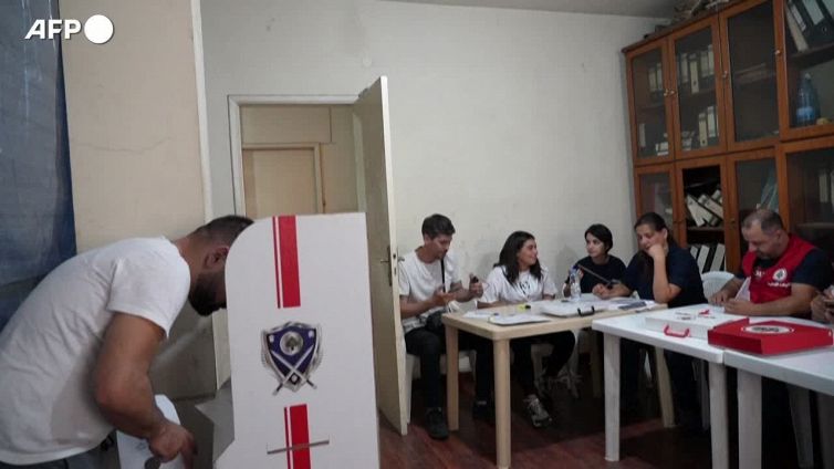 Libano, aperti i seggi per le elezioni legislative