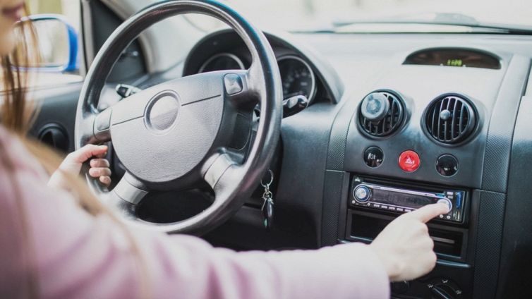 La strana abitudine che abbiamo quando parcheggiamo