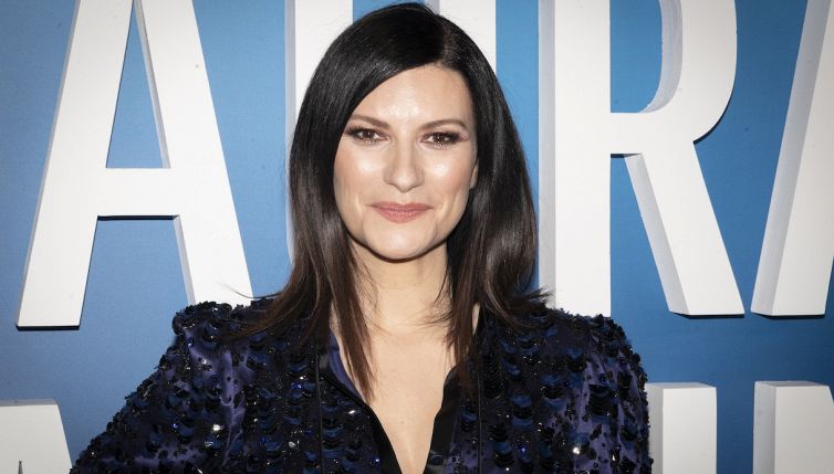 Laura Pausini festeggia 48 anni: dai successi all'amore per la famiglia