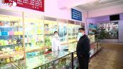 Covid, Corea del Nord: Kim Jong-Un visita le farmacie