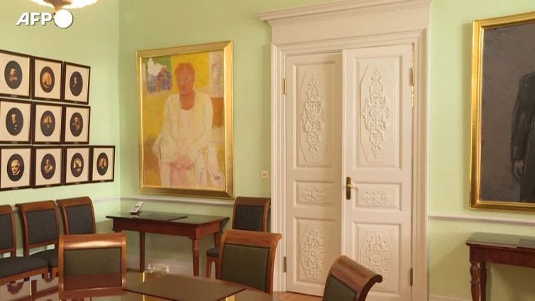 Nato, il ministro degli Esteri finlandese Haavisto firma la richiesta di adesione