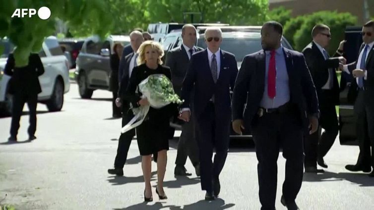 Buffalo, Biden e la First Lady sul luogo della sparatoria