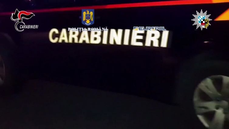 Estorsioni e raggiri ad anziani, colpita banda internazionale