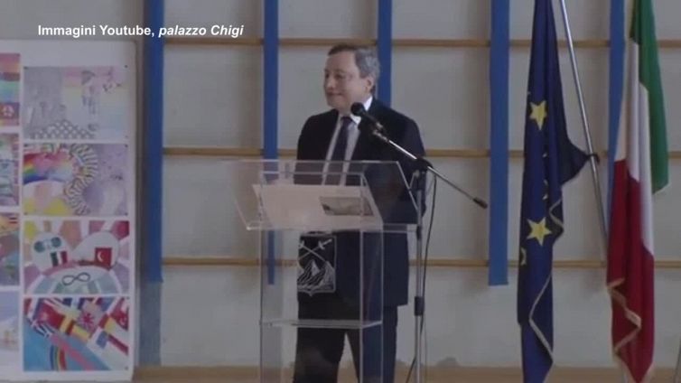 Draghi: "Devo tanto a mia moglie, senza di lei chissa' quante fesserie avrei fatto"