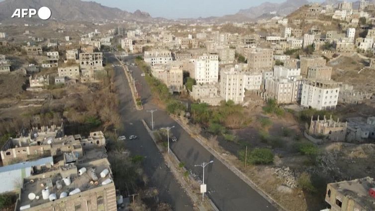 Yemen, le strade deserte di Taez viste dall'alto