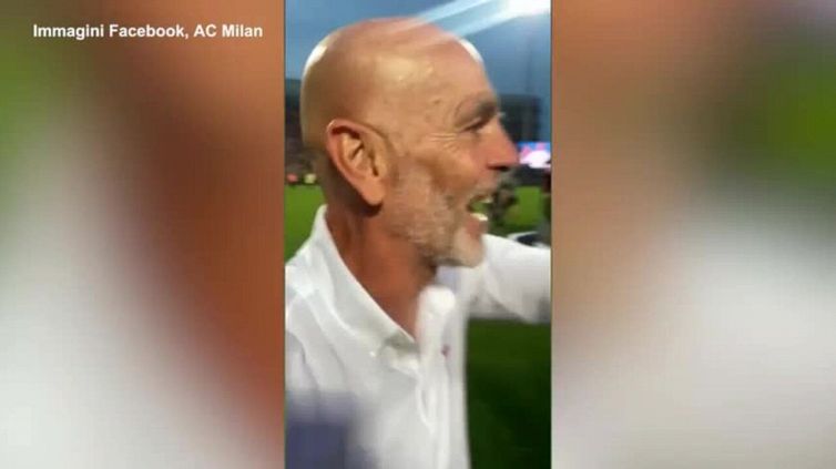 Milan, l'esultanza di Pioli con i giocatori dopo la conquista dello scudetto
