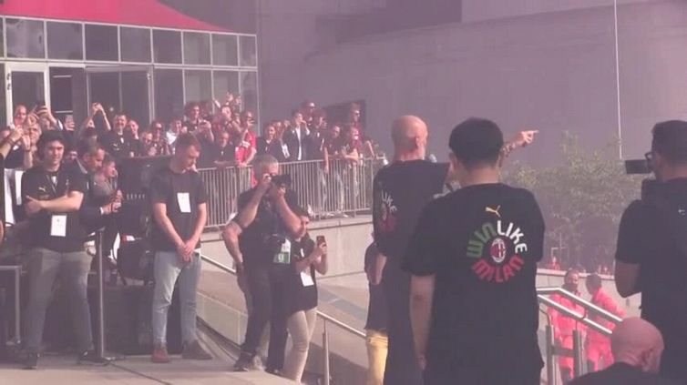 Milan, festa a Casa Milan e poi pullman scoperto per la città