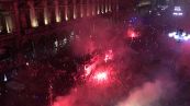 Milan, festa incontenibile per l'arrivo della squadra in piazza Duomo