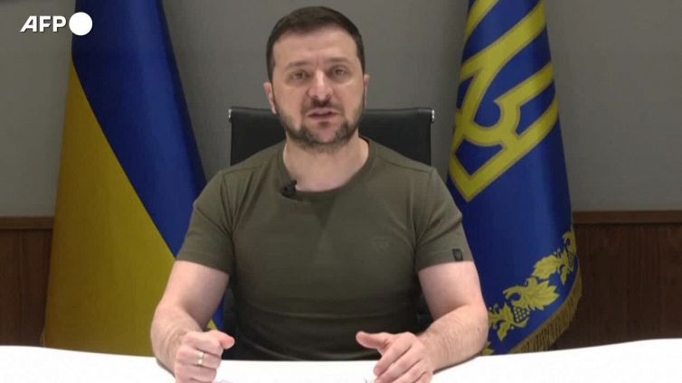 Zelensky striglia Davos: "Basta affari con la Russia"