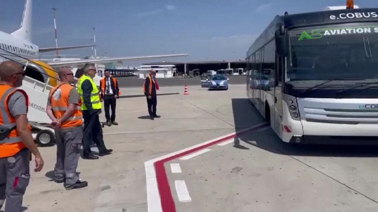 Conference League, la Roma sale sull'aereo per Tirana