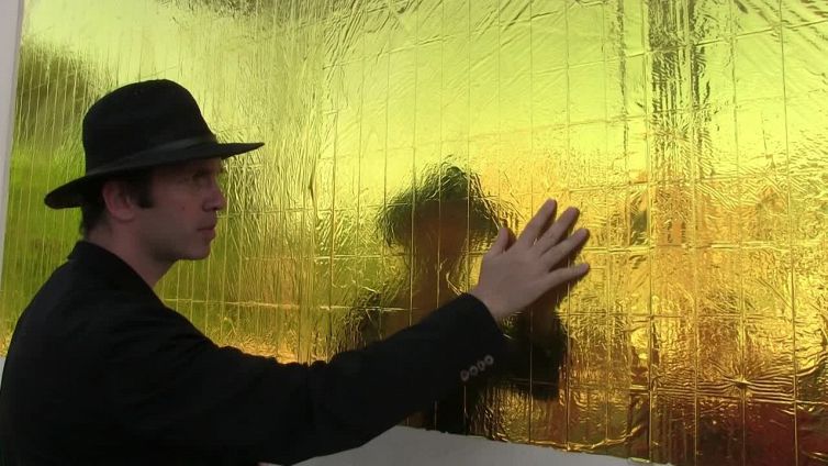 Vele di Scampia, street artist francese Zevs a Ponticelli: "Voglio dare luce a queste persone"