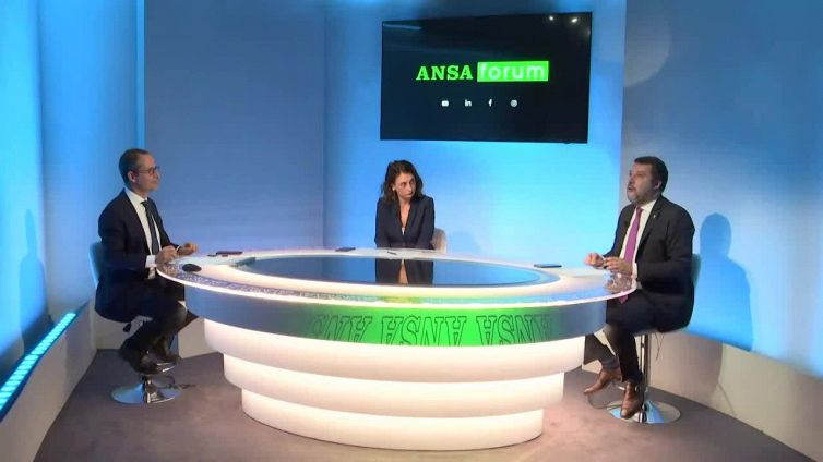 Pensioni, Salvini. "Pronti alle barricate contro aumento eta'"