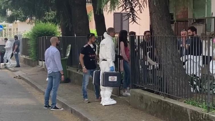 Anziana trovata morta in casa, il corpo fatto a pezzi