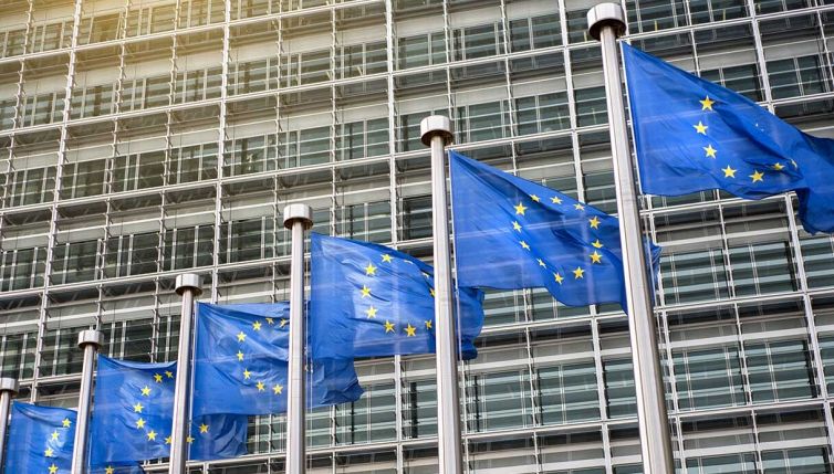 Armi, cosa succede se nasce la centrale unica europea