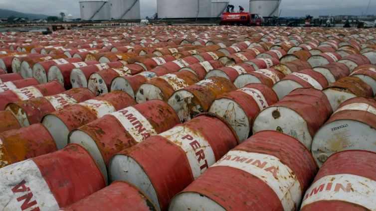 Petrolio russo, come funziona l'embargo Ue e quali effetti