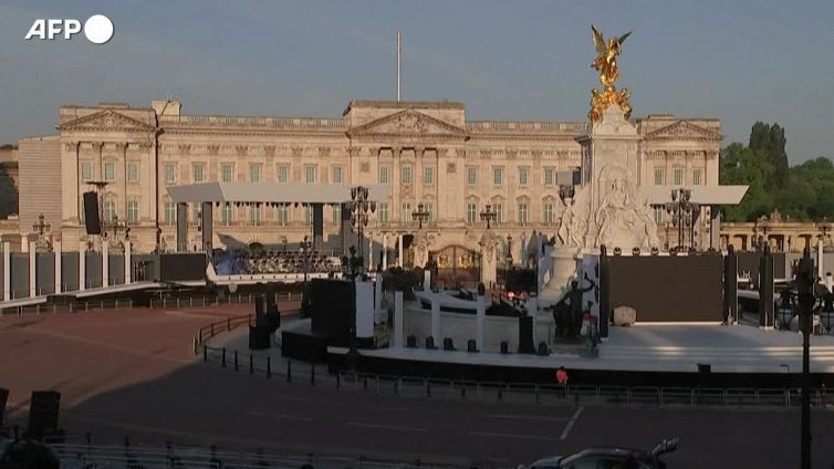 Londra, Buckingham Palace si prepara alla cerimonia del Giubileo di platino