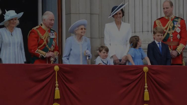Trooping The Colour, la Regina con la Famiglia ma Meghan non si vede