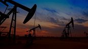 Crisi petrolio, prezzi fuori controllo: la soluzione