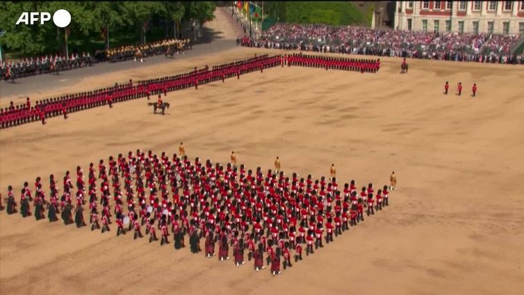 Giubileo senza regina, il Regno riaccoglie Harry e Meghan