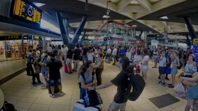 Deragliati due treni in poche ore: intere linee bloccate e traffico in tilt