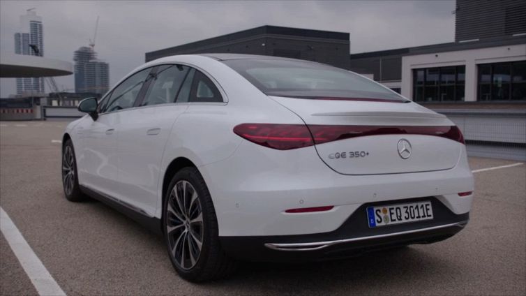 Nuova Mercedes EQE: il nuovo volto della berlina tutta lusso