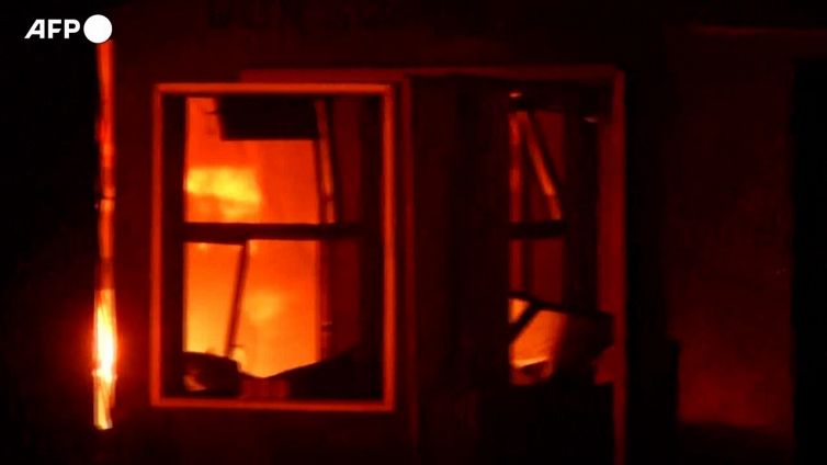 Esplosione in un deposito al porto, strage in Bangladesh