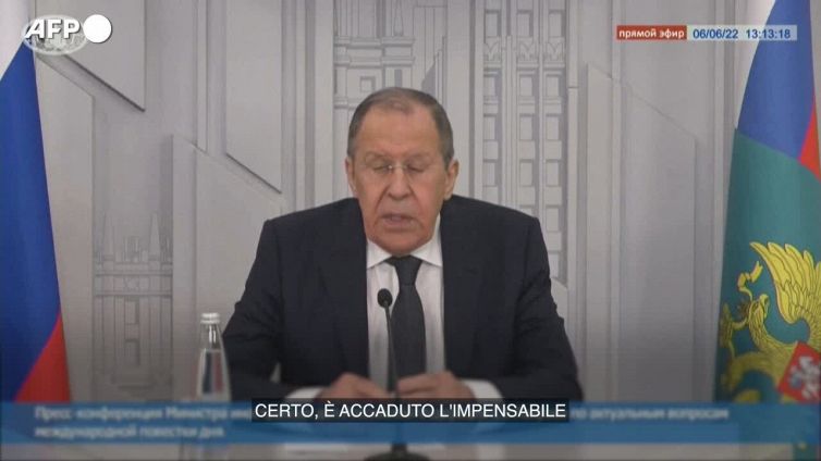 Lavrov: "Impensabile chiudere gli spazi aerei a uno Stato sovrano"