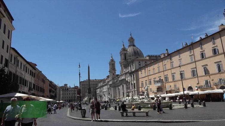 Salario minimo, i pareri fra i camerieri in centro a Roma