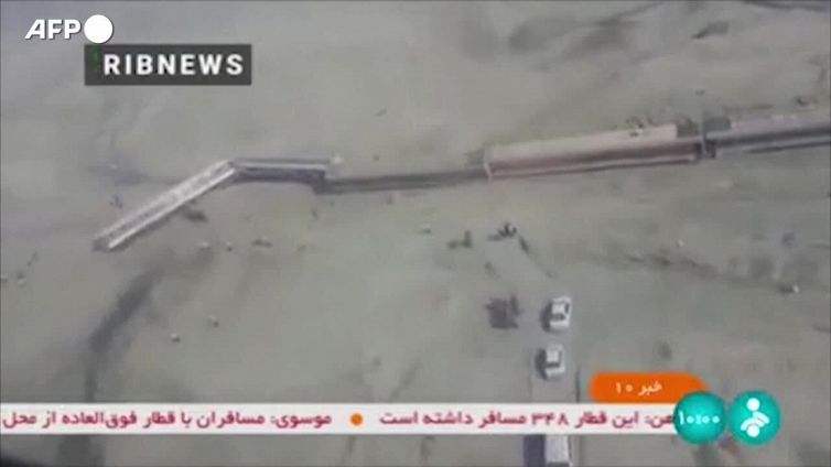 Deraglia un treno passeggeri in Iran: vittime e feriti