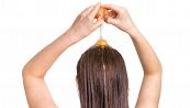 Perdita capelli, il rimedio naturale dell'uovo: come usarlo