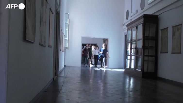 Maturita' con la mascherina tranne che alla prova orale
