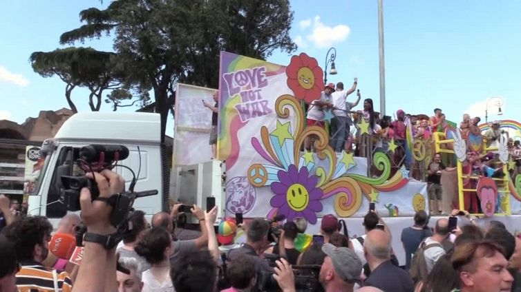 Pride, Elodie si esibisce durante il coreo: "Meritiamo tutti gli stessi diritti"