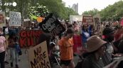 New York, protesta contro l'uso delle armi da fuoco: in piazza a centinaia