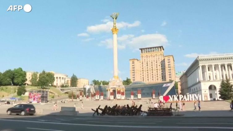 Ucraina, Ursula von der Leyen tra le vie del centro di Kiev