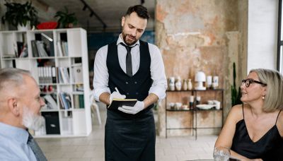 Quanto guadagna davvero un cameriere in Italia?