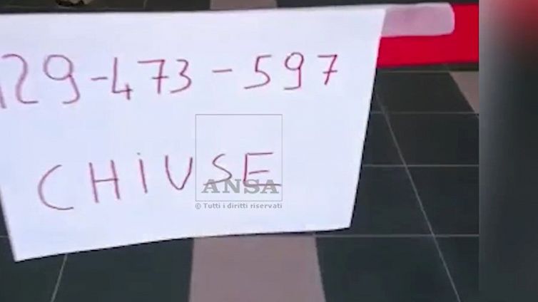 Caos seggi a Palermo, "La mia sezione e' chiusa, non posso votare"