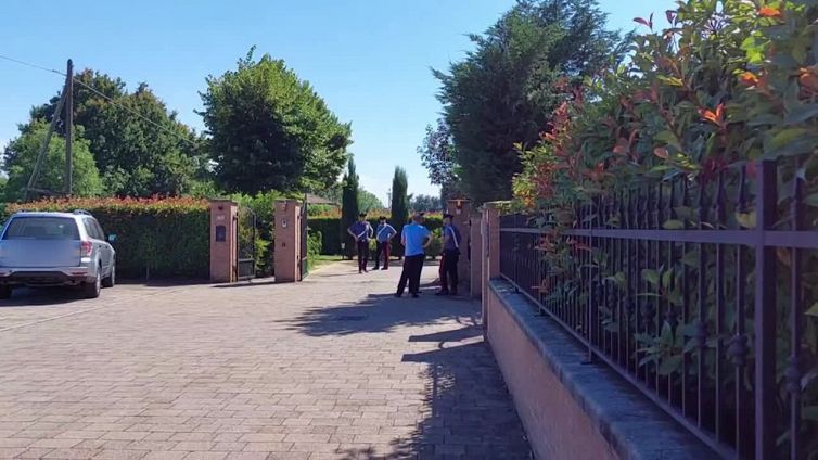 Madre e figlia uccise in casa nel Modenese, colpi arma da fuoco