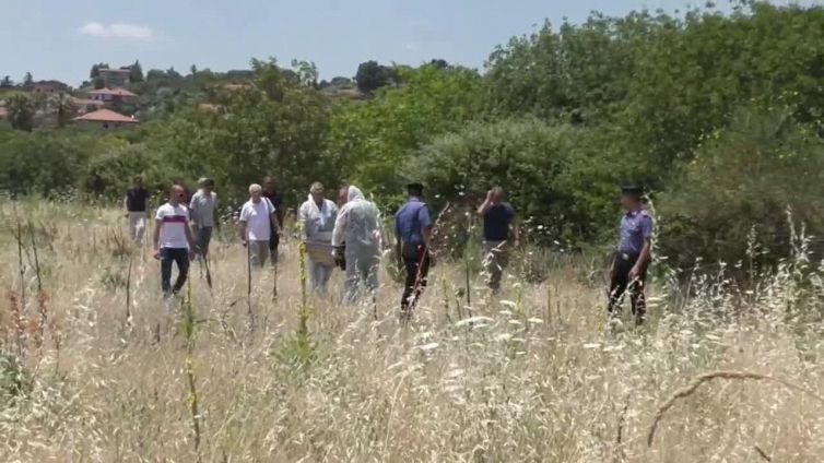 Bimba uccisa nel Catanese: il corpo portato via dalla scientifica