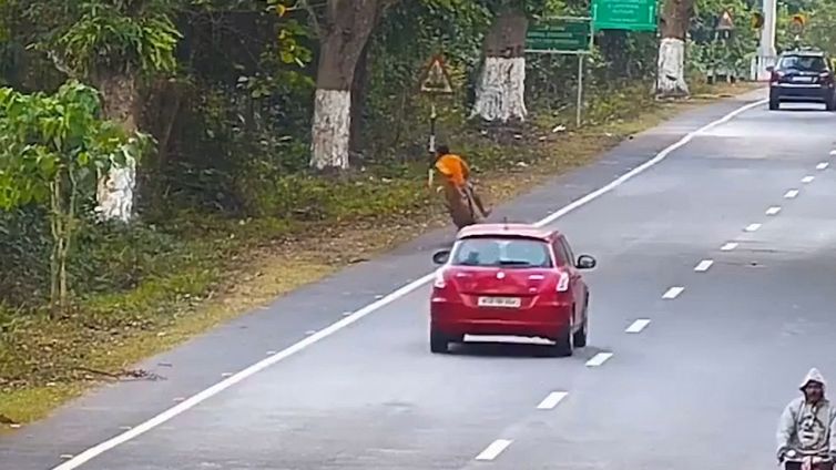 Pedala ignaro quando arrivail terribile assalto