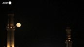 Spettacolo in cielo con la Superluna delle fragole